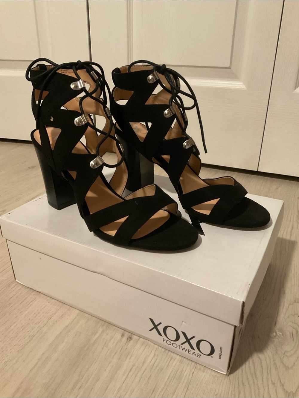 XOXO Barnie Black Lace-Up Cutout Block Heel Sandals - Size 9 New - Picture 4 of 8